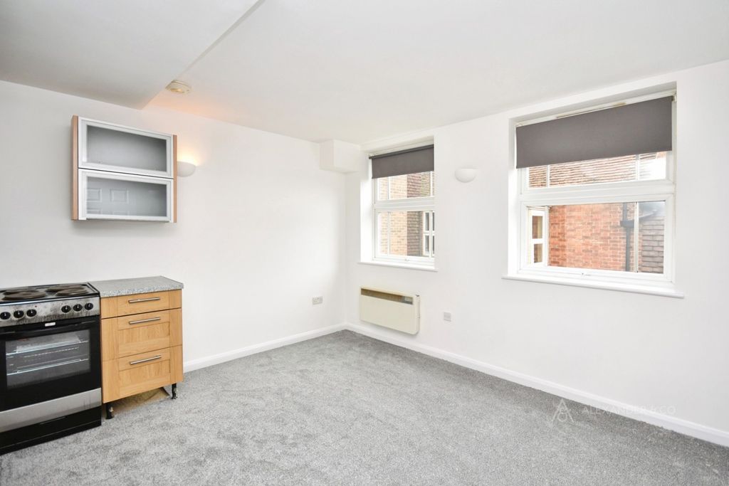 Property photo 3 of 8 Pbox-Img.Jpg