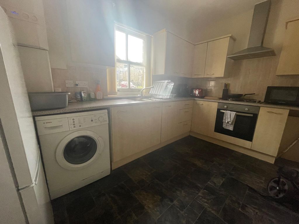 Property photo 3 of 5 Kitchen