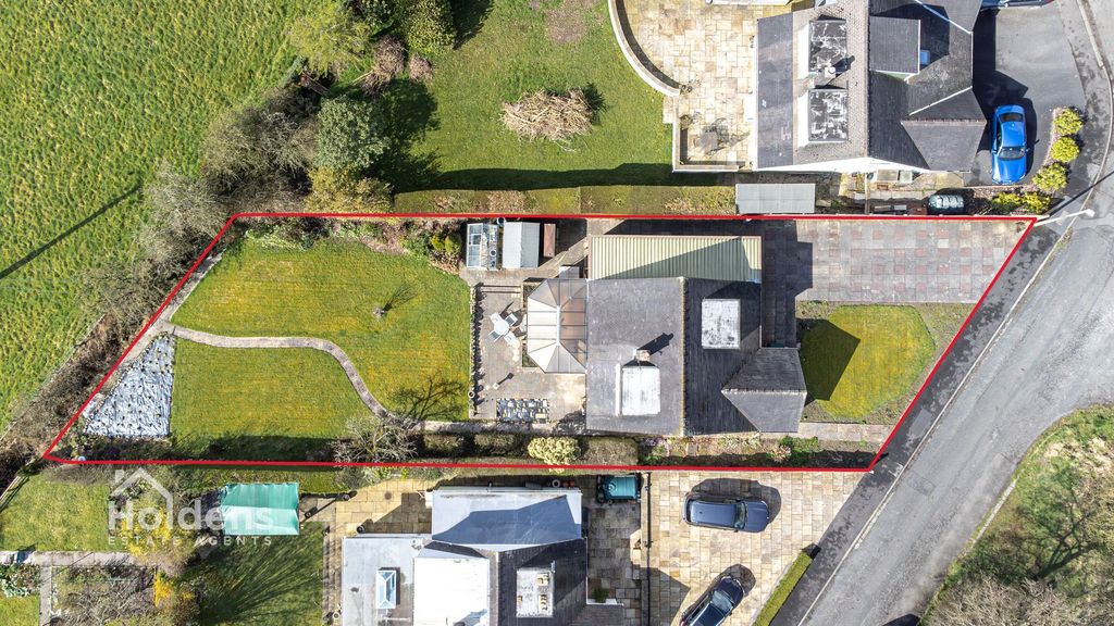 Property photo 3 of 28