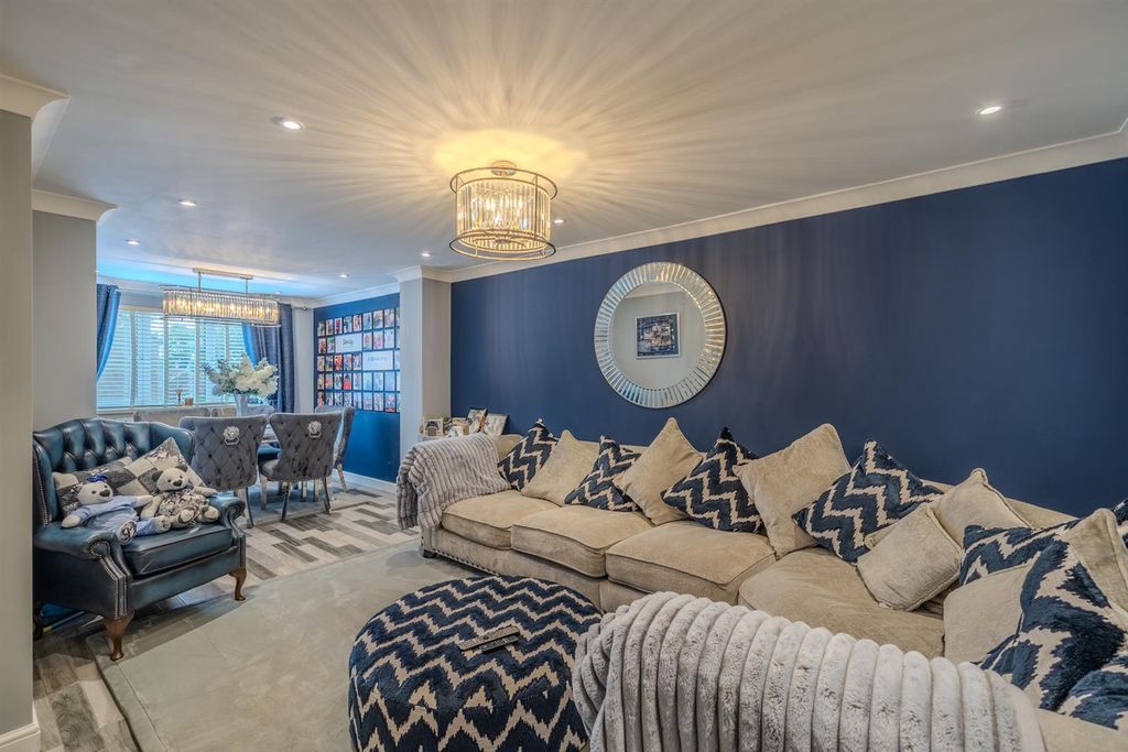 Property photo 3 of 15 40 Spring Grove-8.Jpg