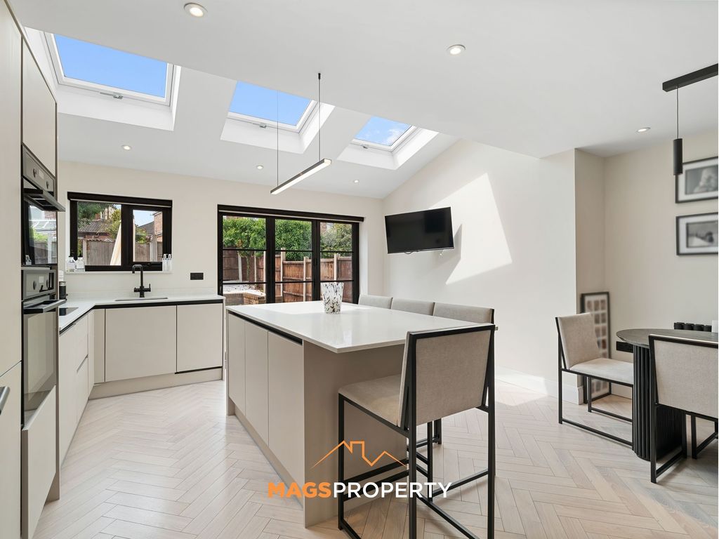 Property photo 2 of 37