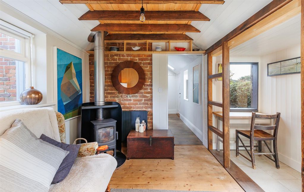 Property photo 2 of 28