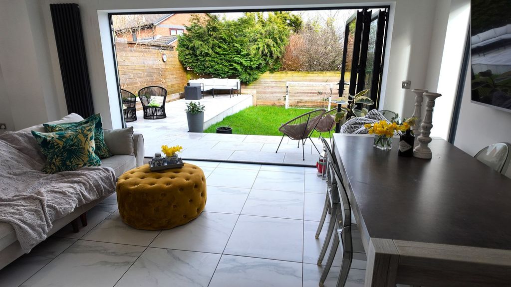 Property photo 2 of 16 Family Area