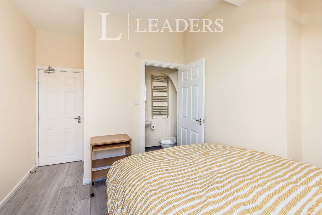 Property photo 2 of 6 3F0F336c-1d20-44d6-B