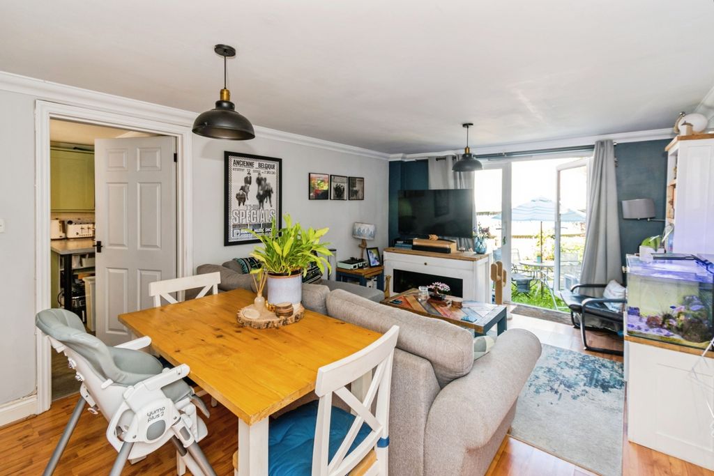 Property photo 3 of 11 Pbox-Img.Jpg