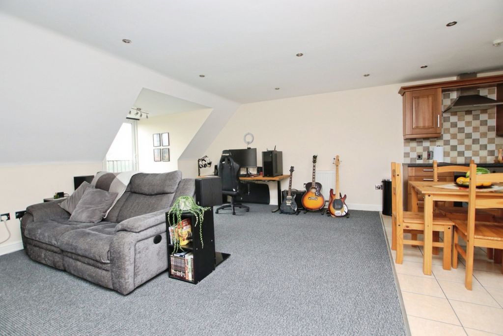 Property photo 2 of 19 4654912