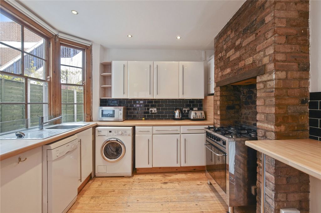 Property photo 3 of 7 Kitchen