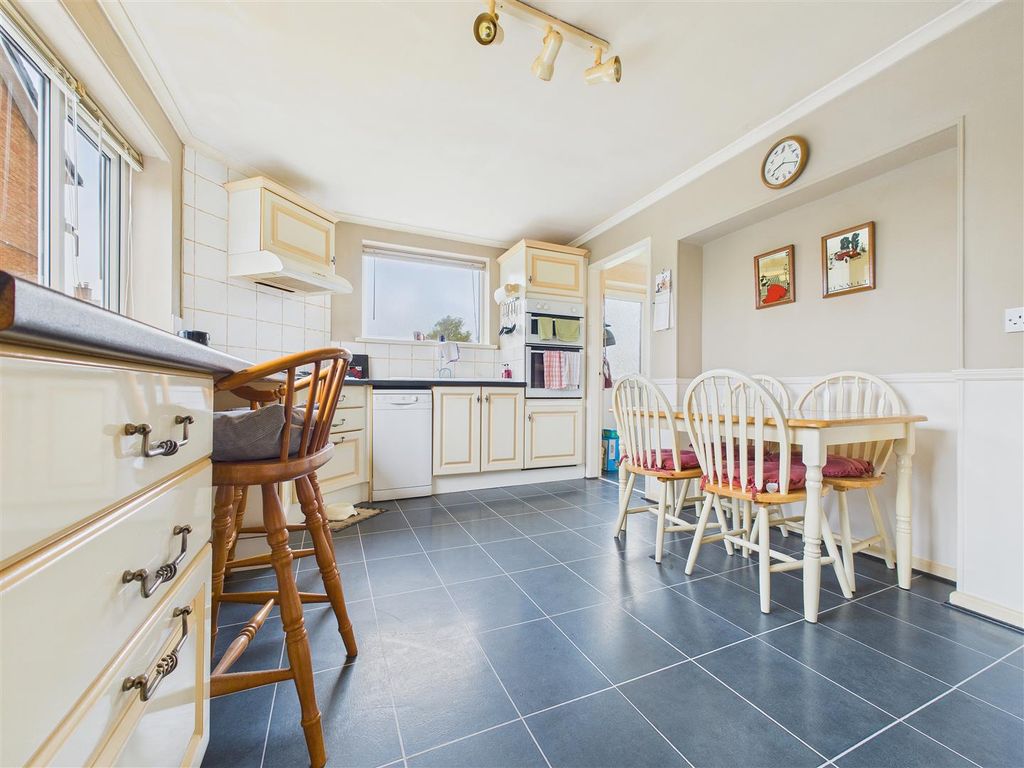 Property photo 3 of 16 Cam01407G0-Pr0029-Still010.Jpg