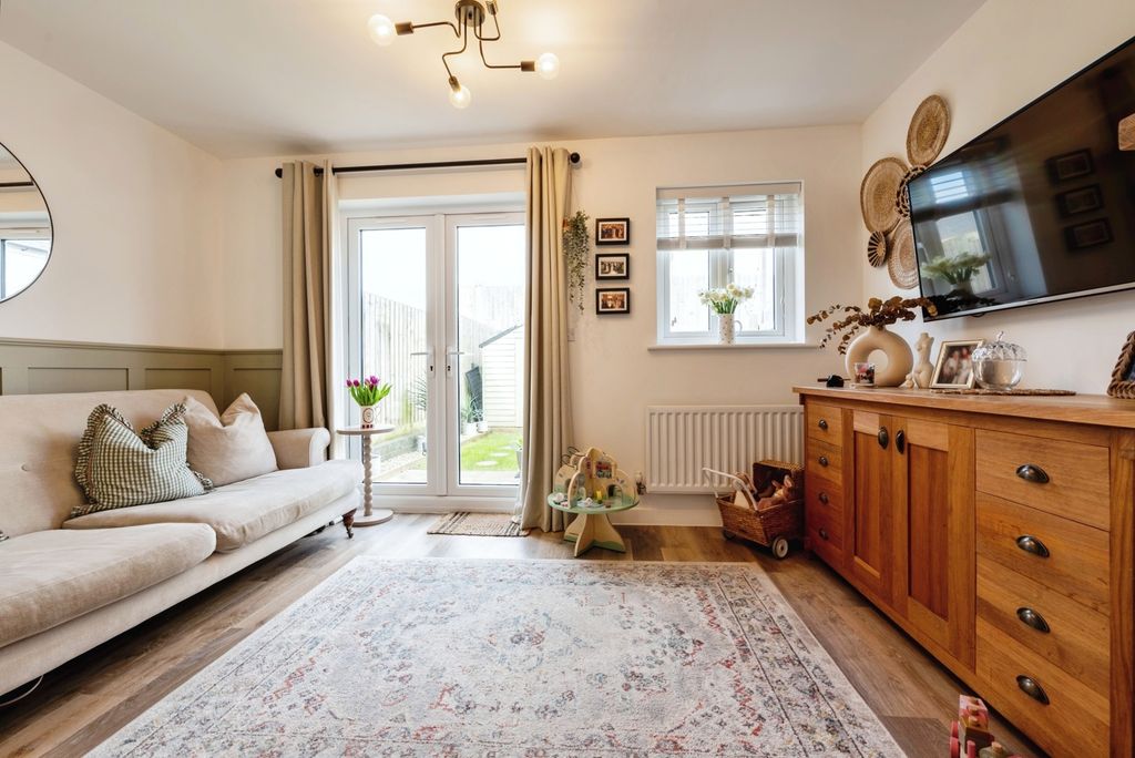 Property photo 2 of 19 Pbox-Img.Jpg