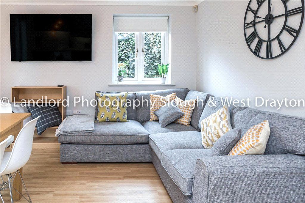 Property photo 3 of 14 Living