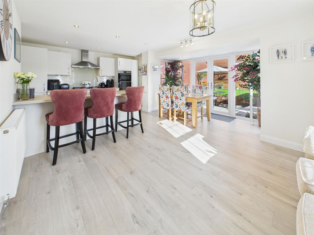 Property photo 2 of 27