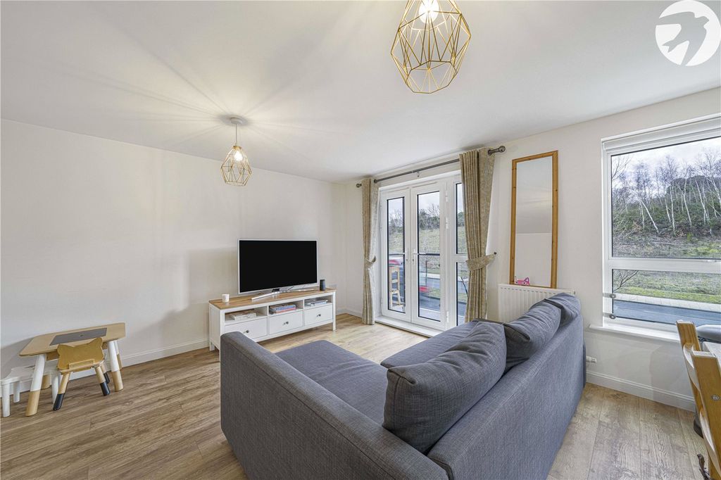 Property photo 2 of 18 Lounge Area