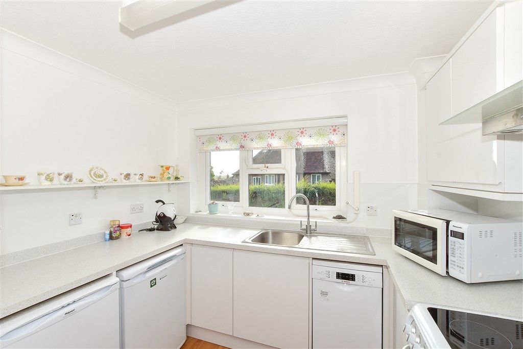 Property photo 1 of 7 Kitchen