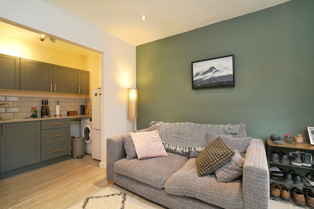 Property photo 3 of 11 Photo