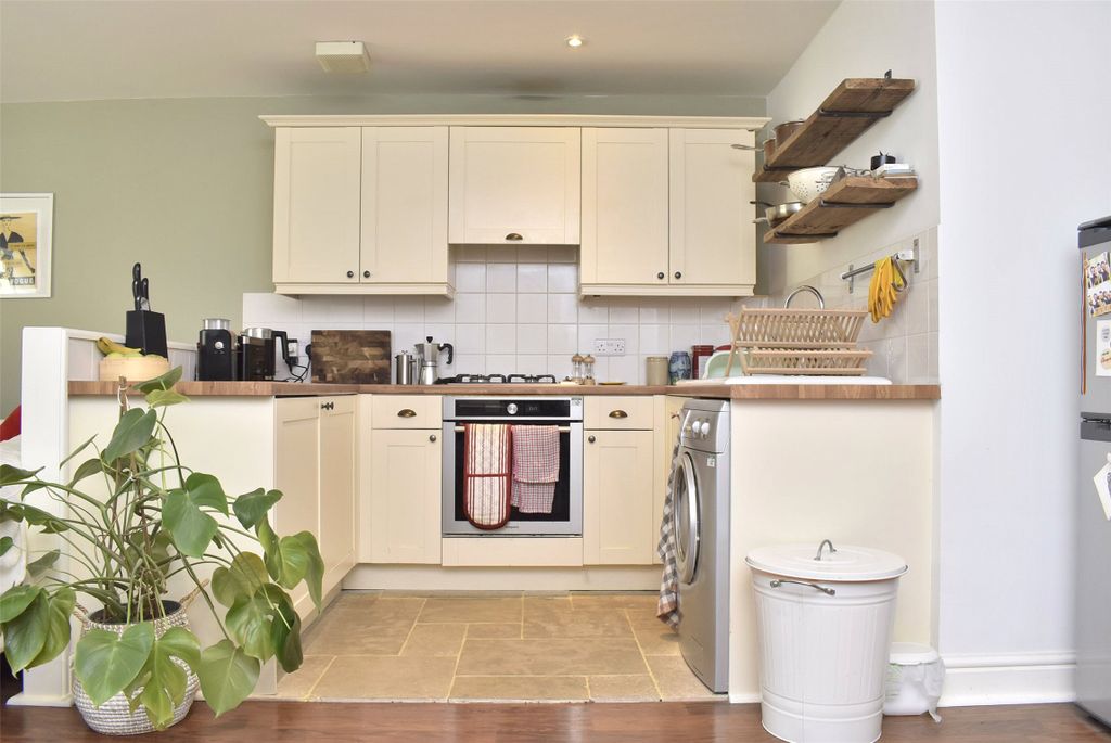 Property photo 2 of 8 Picture No. 16