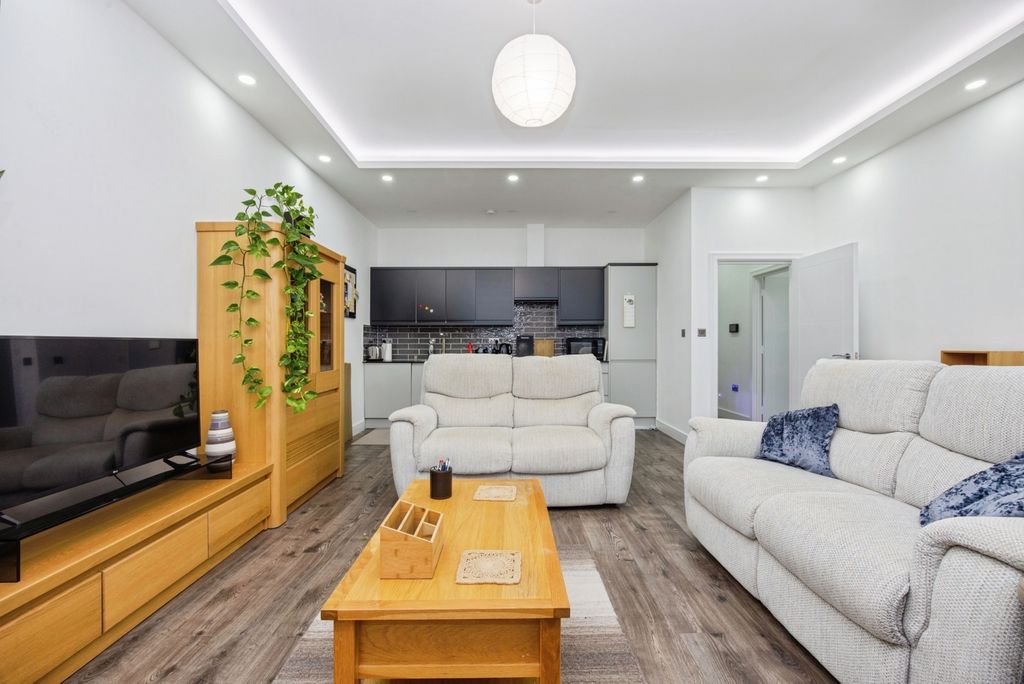 Property photo 3 of 17 Pbox-Img.Jpg