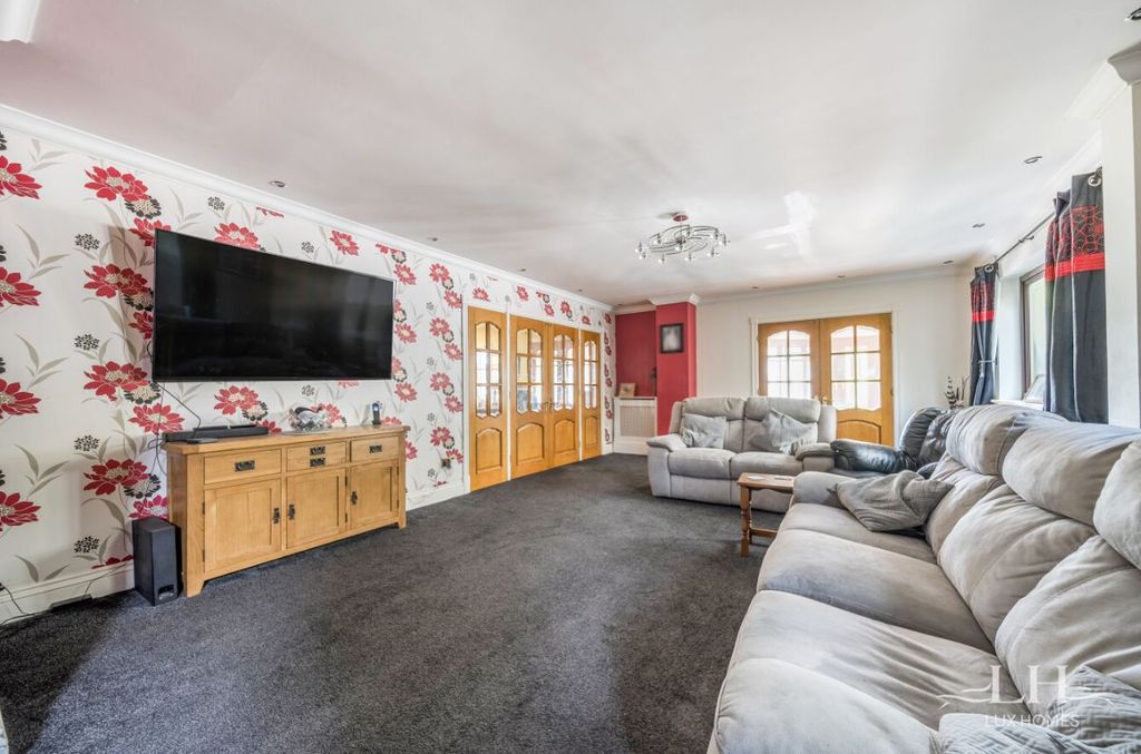 Property photo 3 of 24