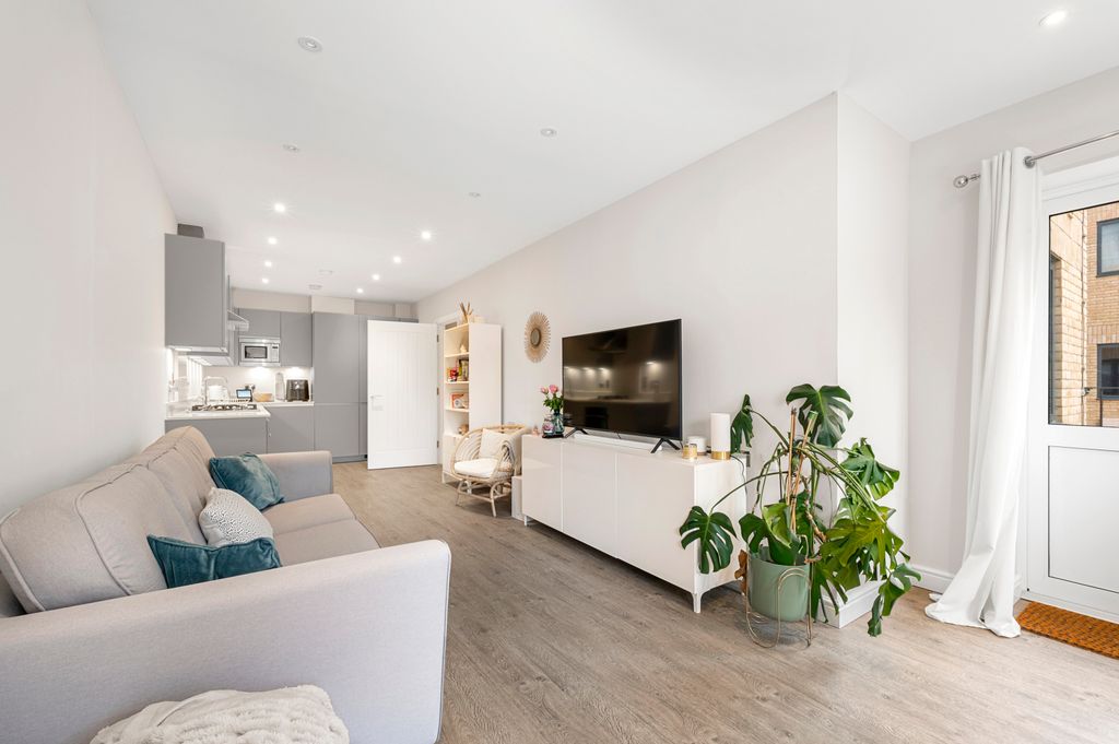 Property photo 1 of 15 Picture No. 05