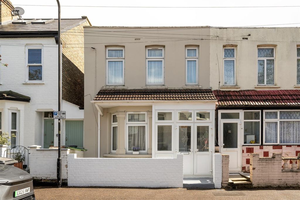 Property photo 1 of 24 Exmouth Road, E17