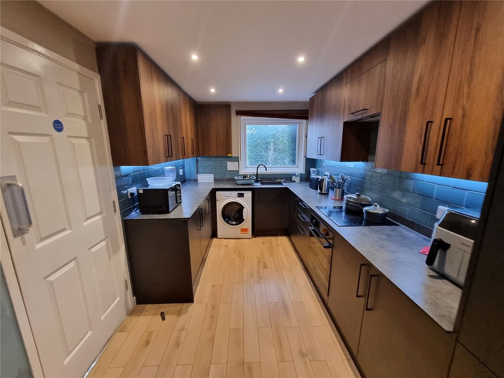 Property photo 2 of 16 Picture No. 27