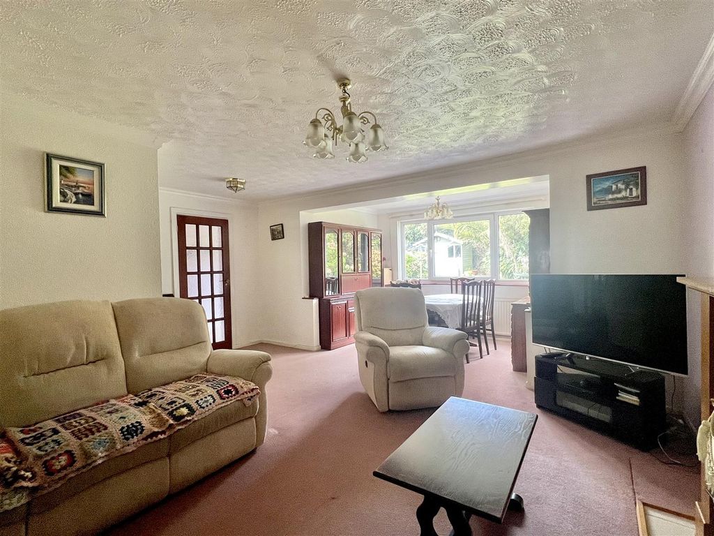 Property photo 3 of 27