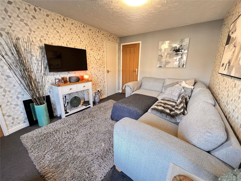 Property photo 2 of 17 Picture No. 16