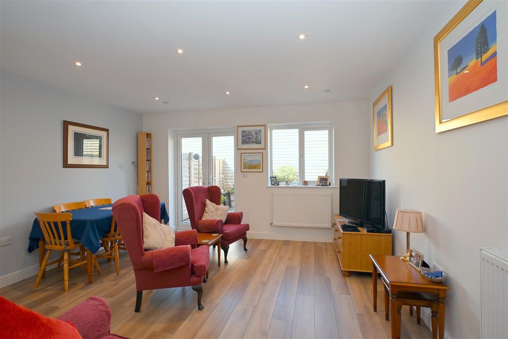 Property photo 2 of 14 Sitting/Dining Room