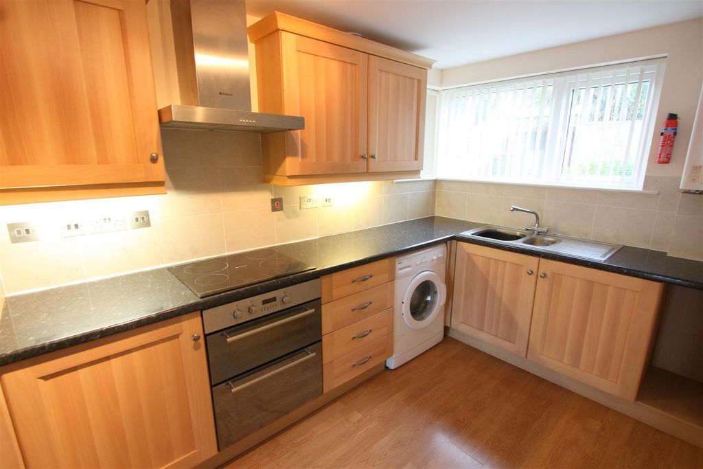 Property photo 3 of 10 5 Longshore Apartments Kitchen
