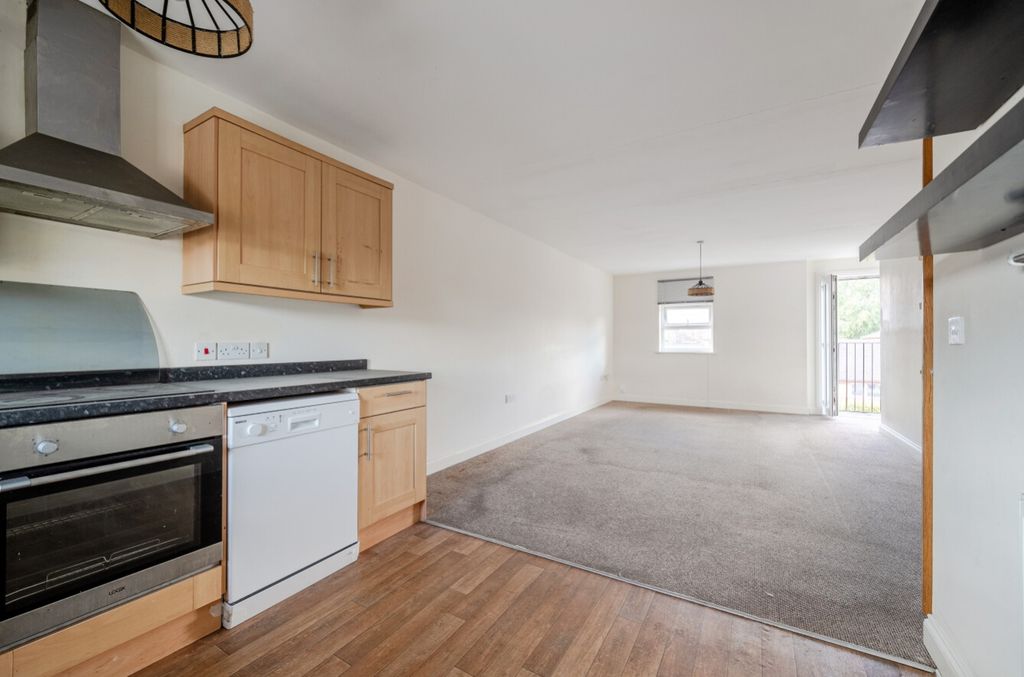 Property photo 3 of 23 1523585-10-1A0A9dc0Bbe19