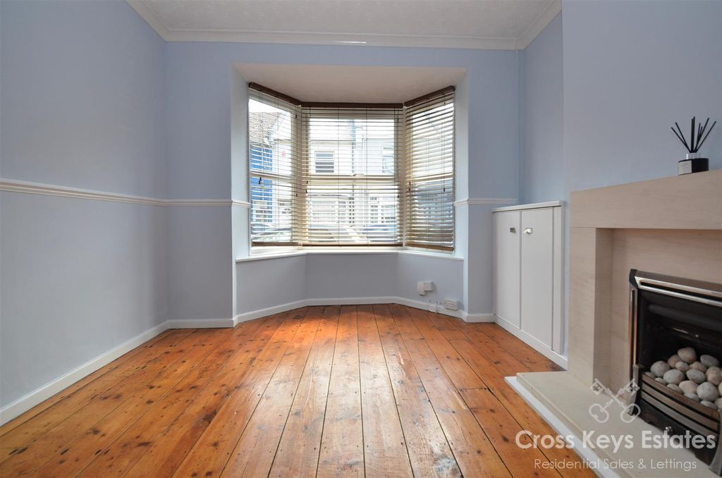 Property photo 3 of 19 Sitting Room
