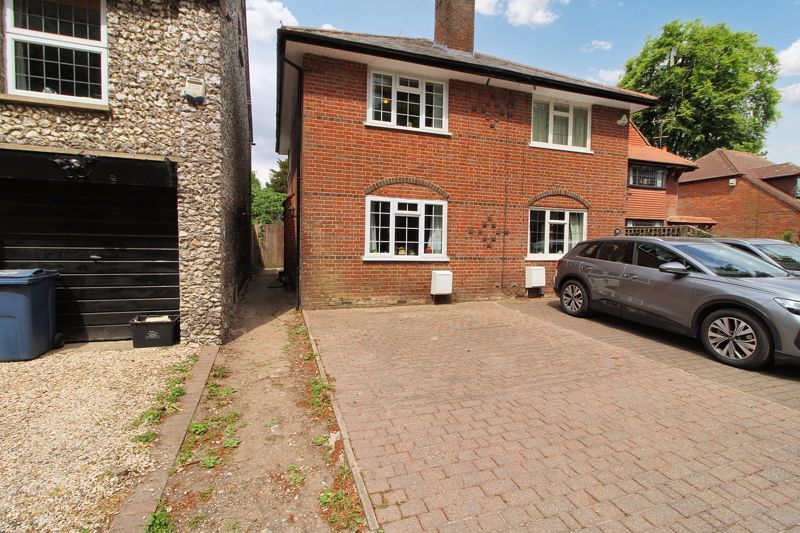 Property photo 1 of 15 Photo 9