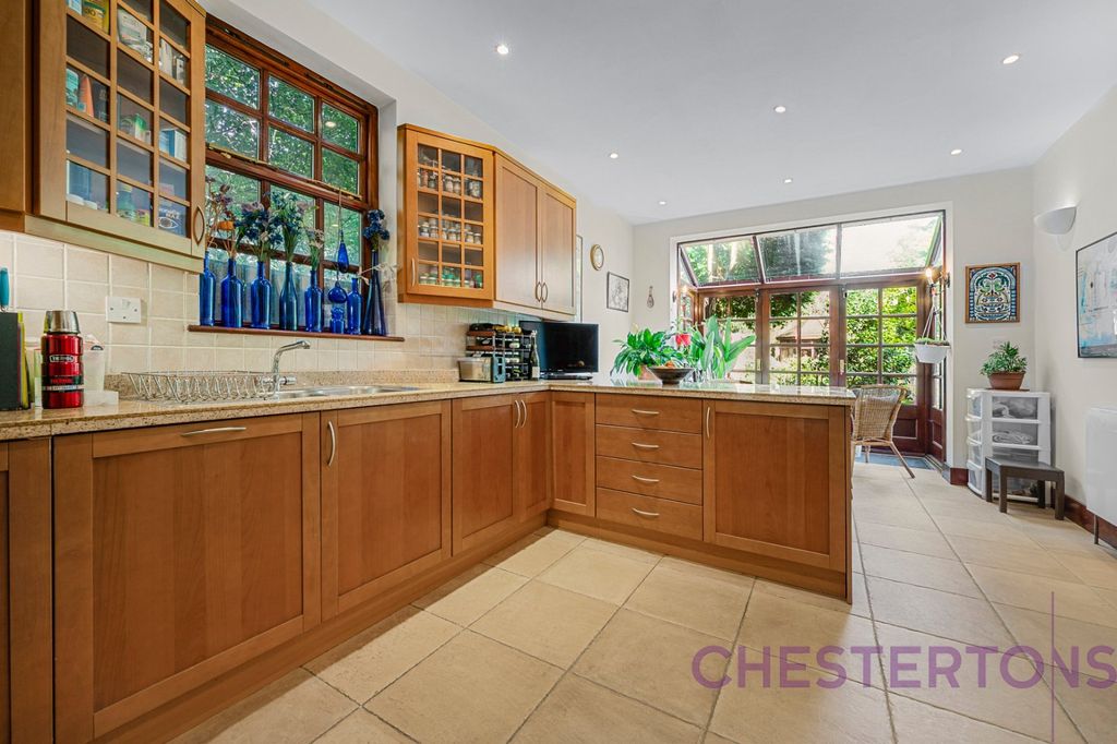 Property photo 2 of 20