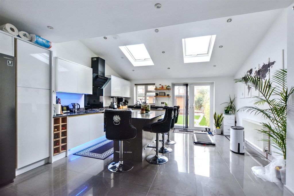 Property photo 2 of 23 Kitchen Diner_3.Jpeg