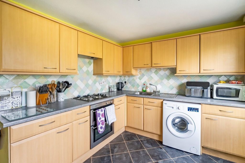 Property photo 3 of 12 Kitchen
