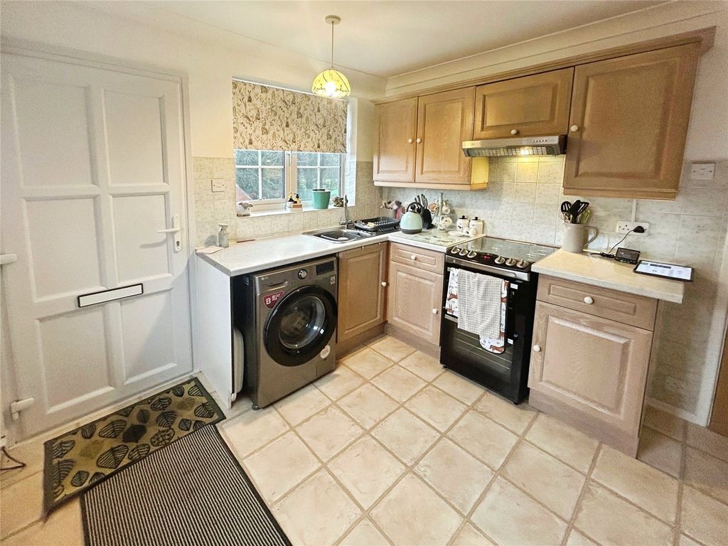 Property photo 3 of 9 Kitchen