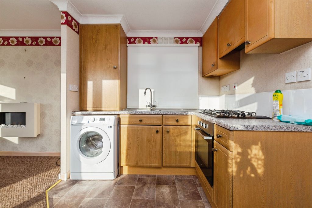 Property photo 3 of 12