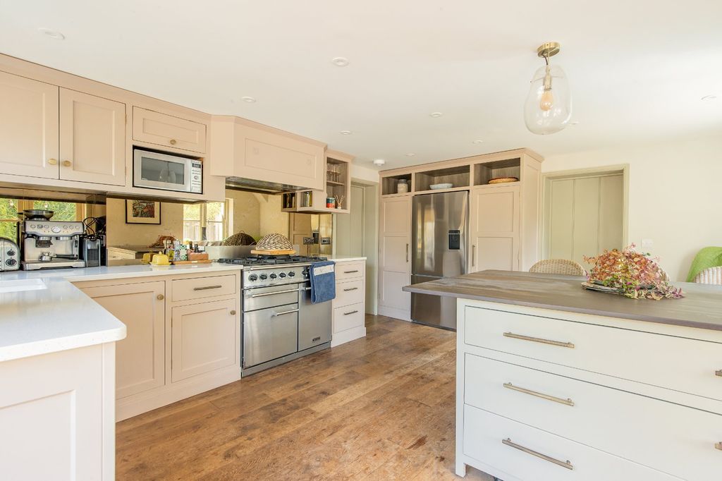 Property photo 3 of 22 Kitchen