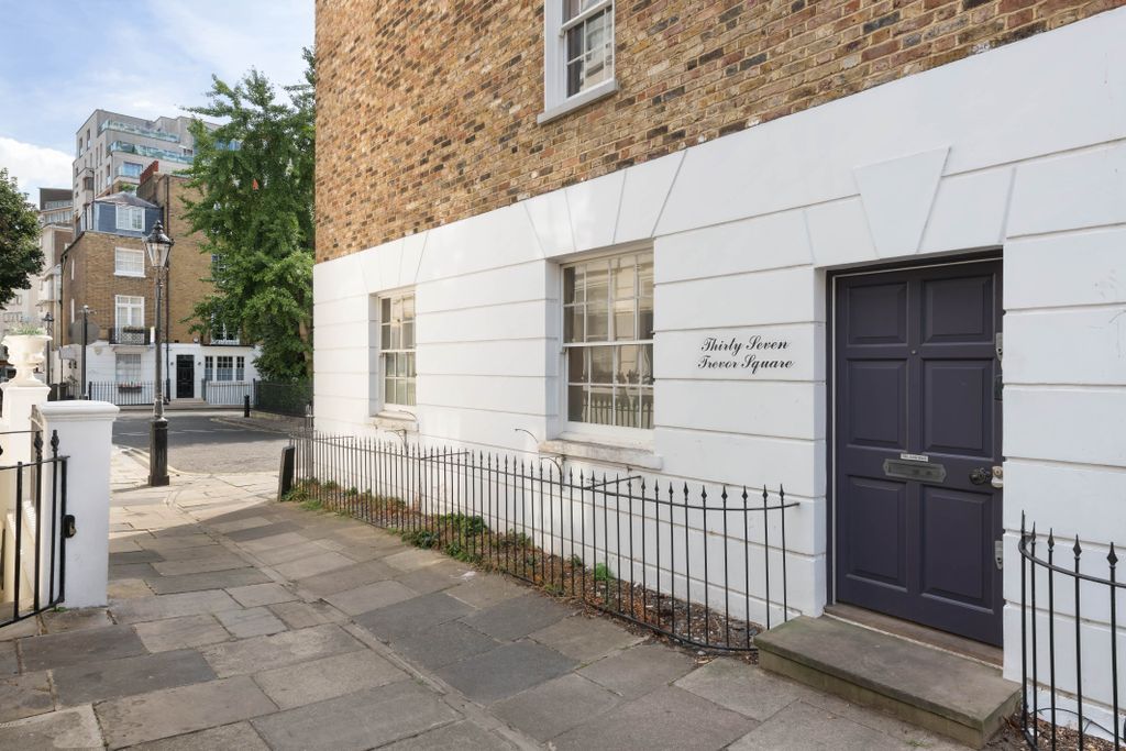 Property photo 2 of 4 Awinship-11502-02-High