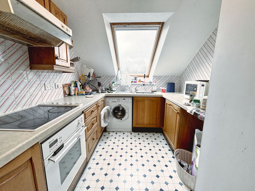 Property photo 3 of 6 Kitchen