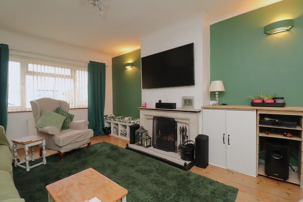 Property photo 2 of 20 Living Room