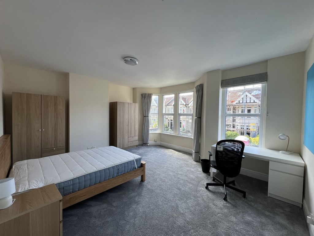 Property photo 1 of 7 Bright And Spacious Master Bedroom Featuring A Lar...
