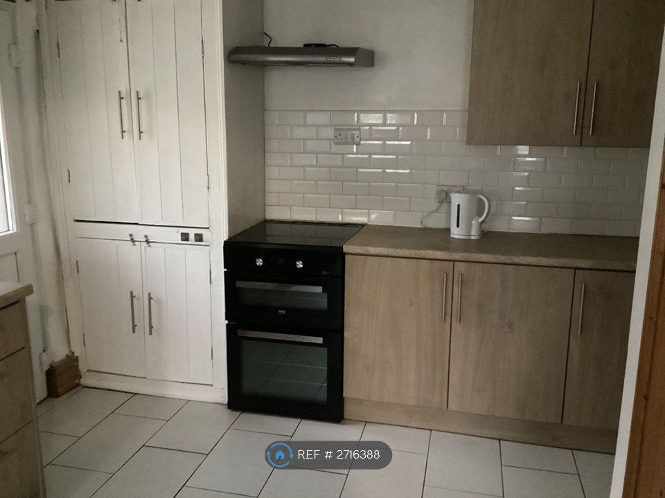 Property photo 2 of 14 Kitchen