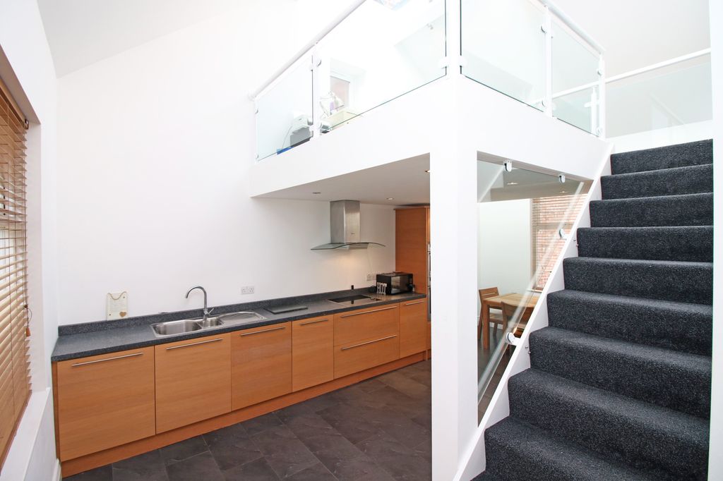 Property photo 2 of 39