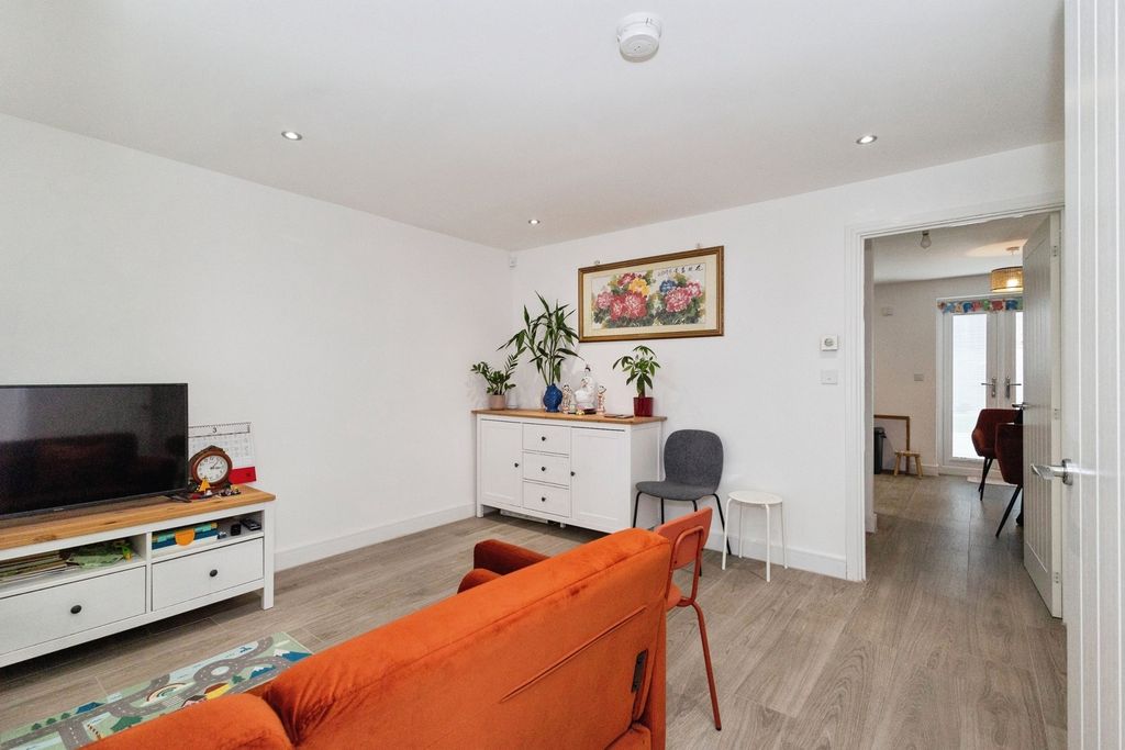 Property photo 2 of 17 Pbox-Img.Jpg