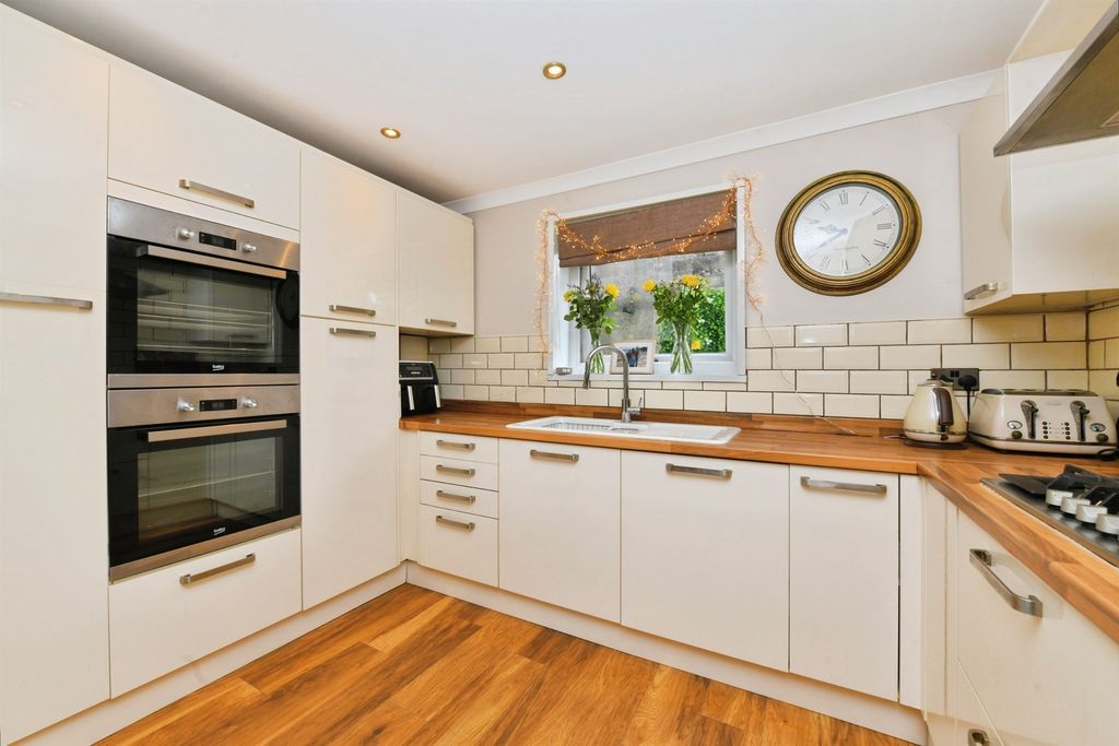 Property photo 3 of 24