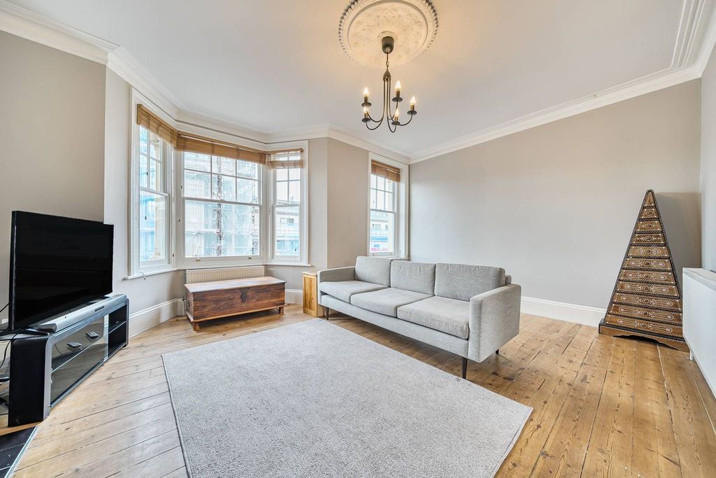 Property photo 3 of 18