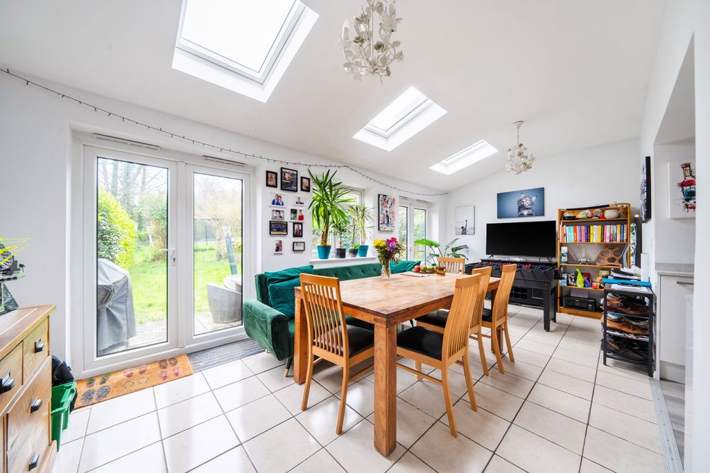 Property photo 2 of 24 Picture No. 17