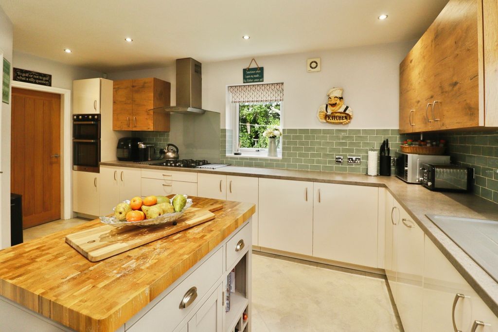 Property photo 2 of 36