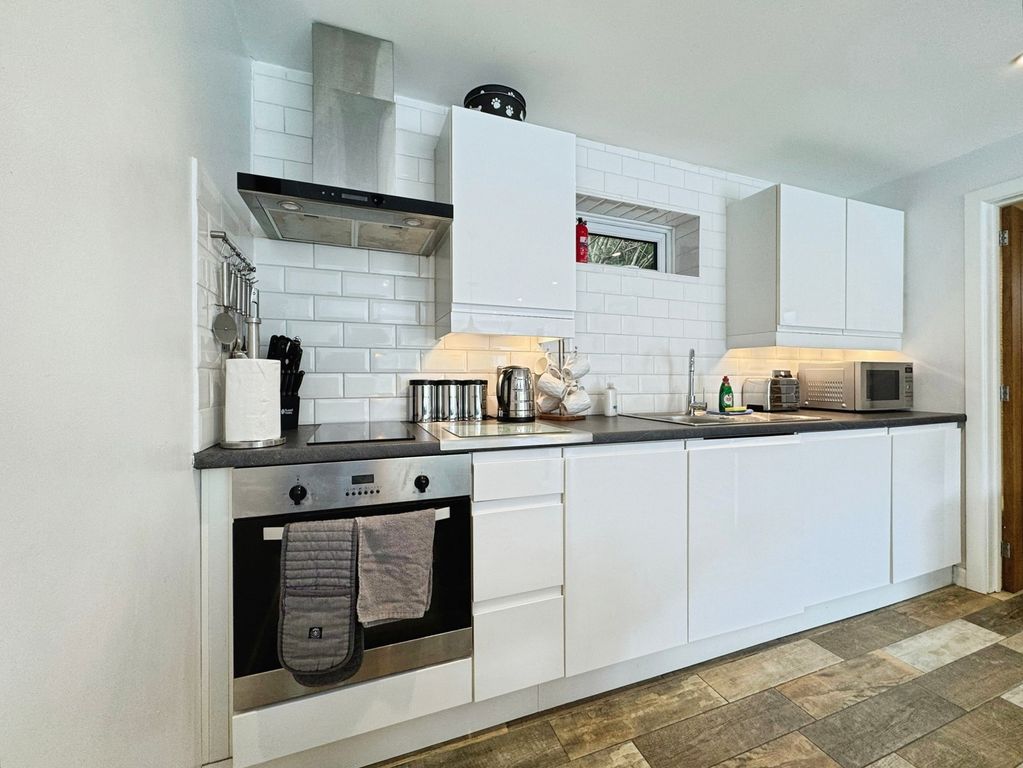 Property photo 2 of 17 Kitchen