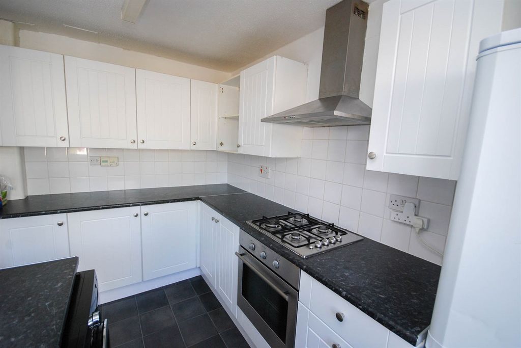Property photo 3 of 14 Kitchen